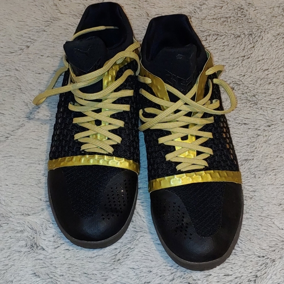 Puma black & gold netted tennis shoes - Picture 3 of 6